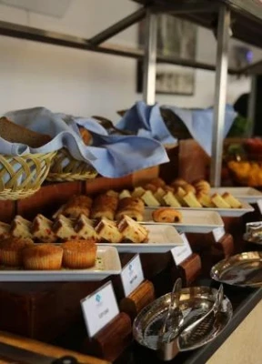 Al Mawra Restaurant
